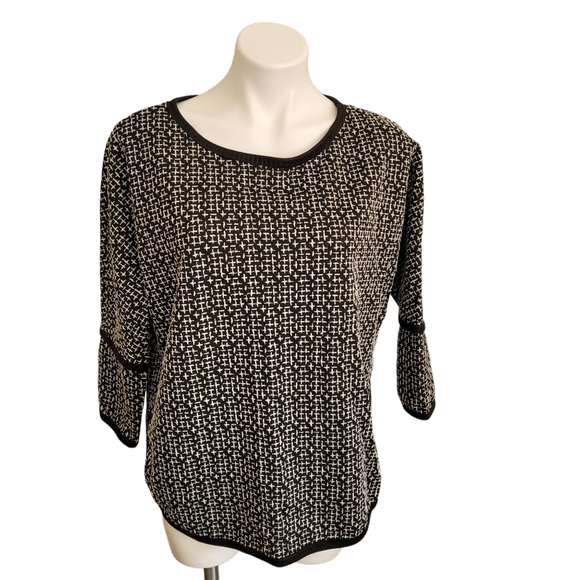 Max Studio Sweater Top High/Lo Sz M Black White 3/4 Sleeve Scoop Neck Split Side - Picture 1 of 9